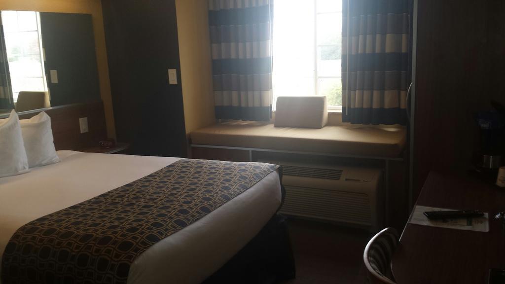 Microtel Inn & Suites By Wyndham Columbus Near Fort Moore Room photo